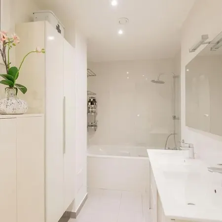 115m2 Club Eiffel Apartment *